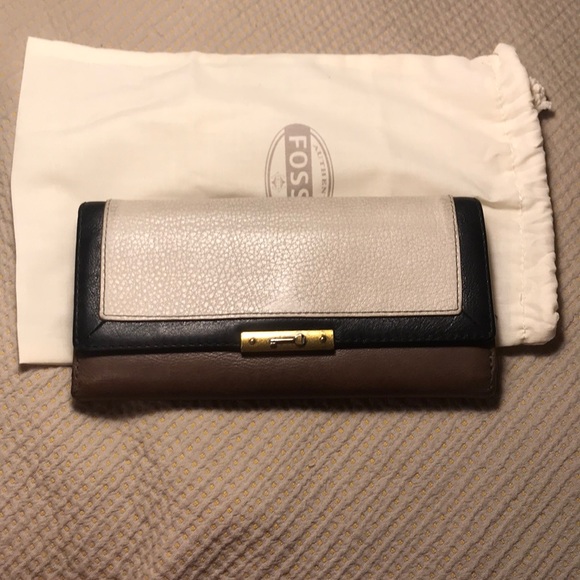 Fossil Wallet - Picture 1 of 5